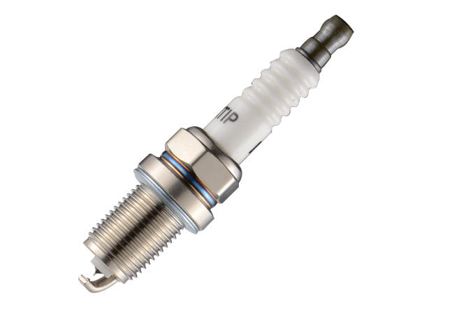 Thread size 14mm automotive spark plugs reach 17.5mm Q6RTI-15